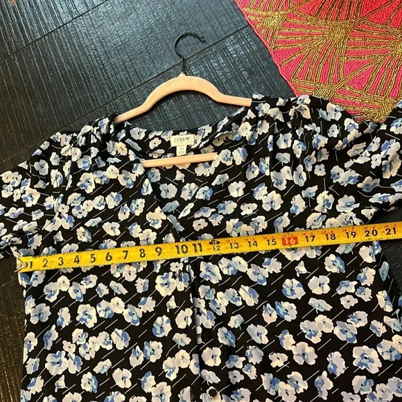 J. Crew Floral Print Long Sleeve V-Neck Button Down Blouse Blue White Size 10 - Picture 7 of 8
